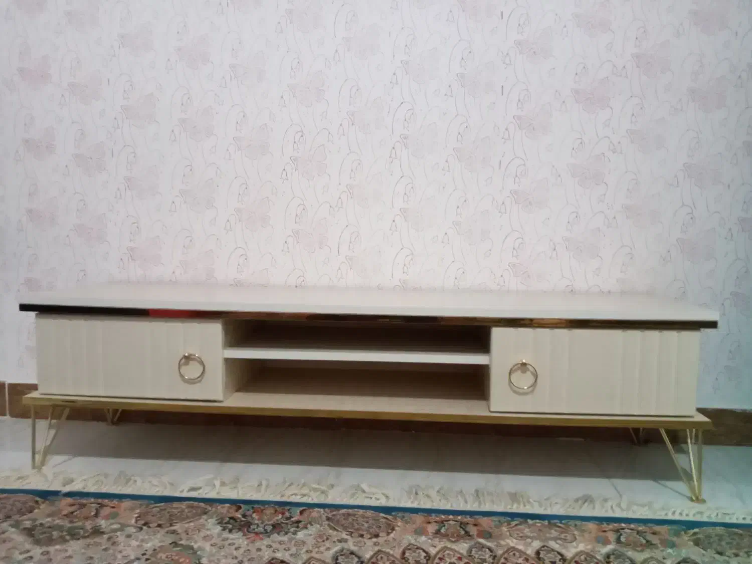 میز تلویزیون ویک تخته فرش ۶متری|میز تلویزیون|اسلامآباد غرب, |دیوار