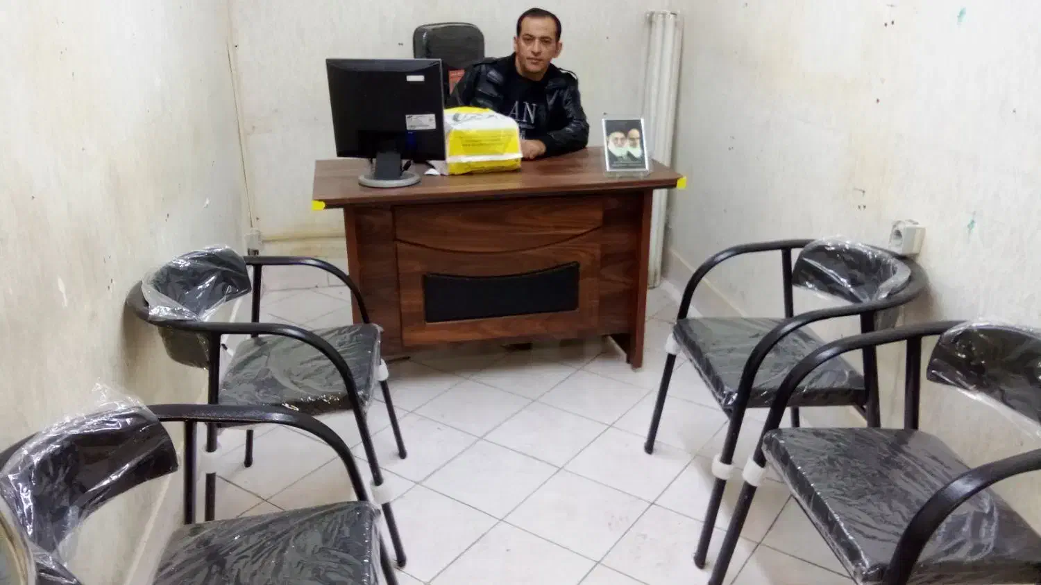 چهار تا صندلی میز|صندلی و نیمکت|اسلام‌شهر, شهرک واوان|دیوار