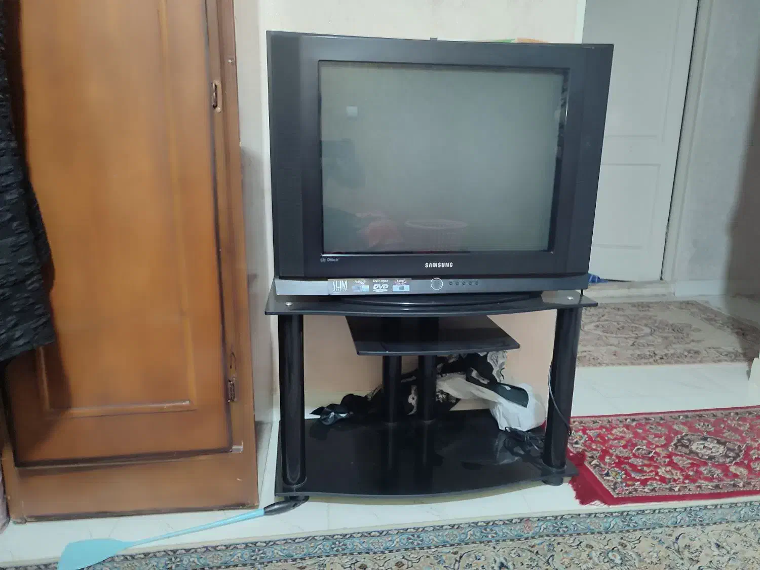 تلویزیون و به همراه میز تلویزیون و گیرنده دیجیتال|تلویزیون و پروژکتور|پردیس, فاز ۸|دیوار