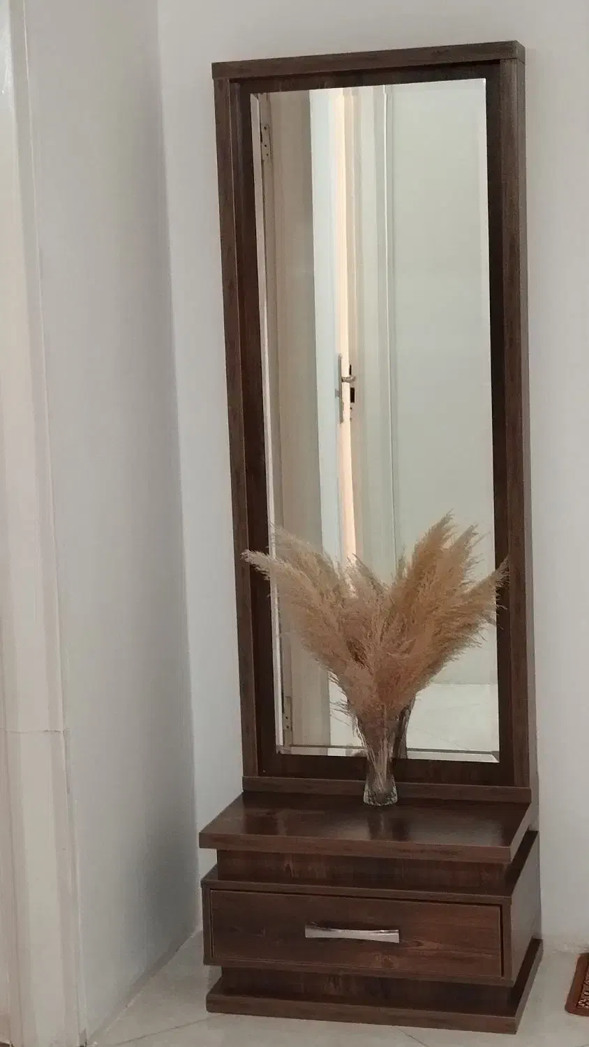 آینه ایستاده|آینه|صدرا-فارس, فاز ۱|دیوار