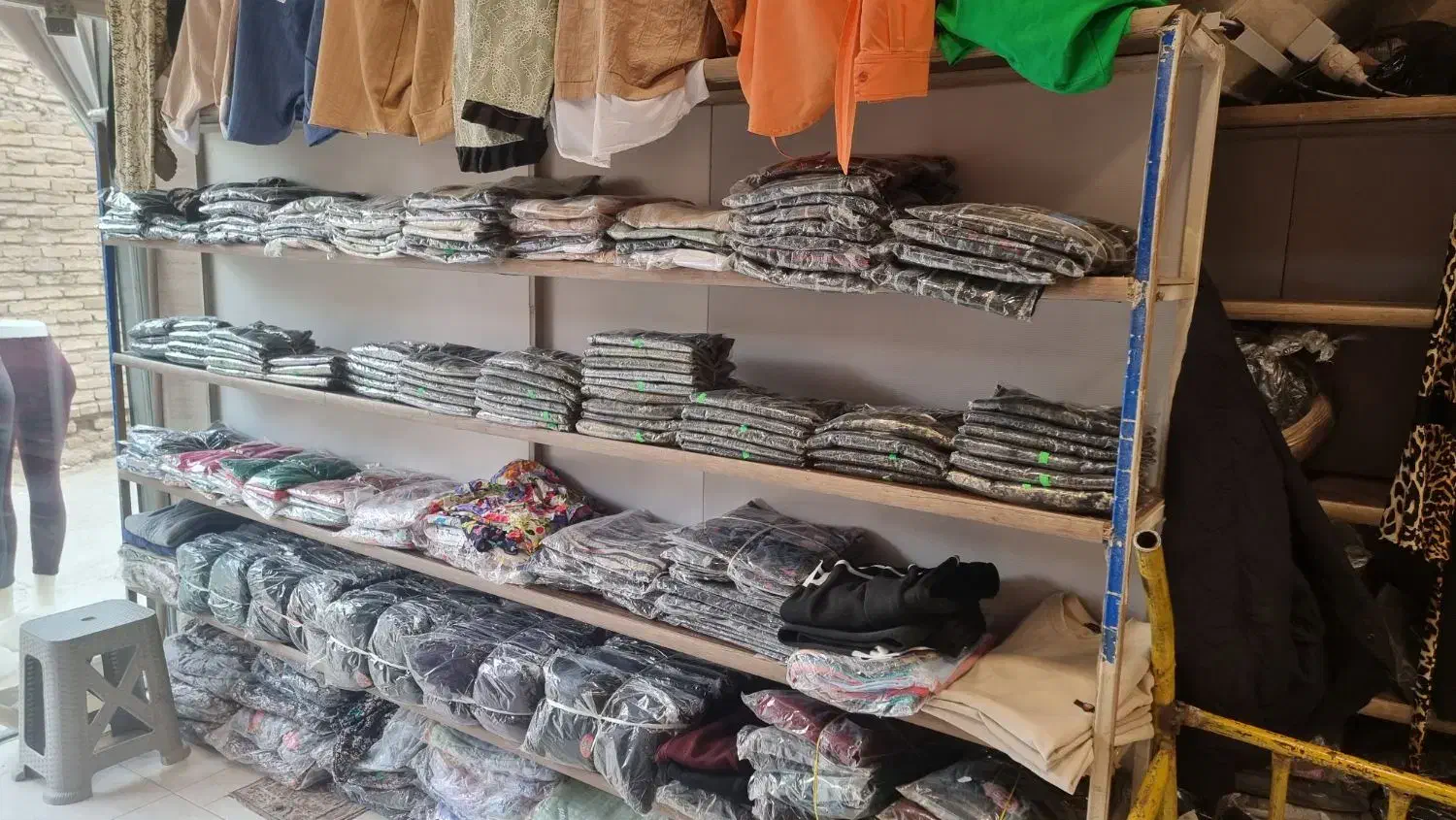 قفسه دست دوم با قوطی ۲×۲|کتابخانه، شلف، قفسههای دیواری|اصفهان, نقش جهان|دیوار