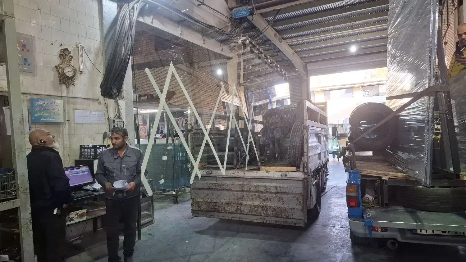 حمل وجابجایی انواع شیشه های سکوریت ودوجداره|خدمات حمل و نقل|ری, بازار آهن|دیوار