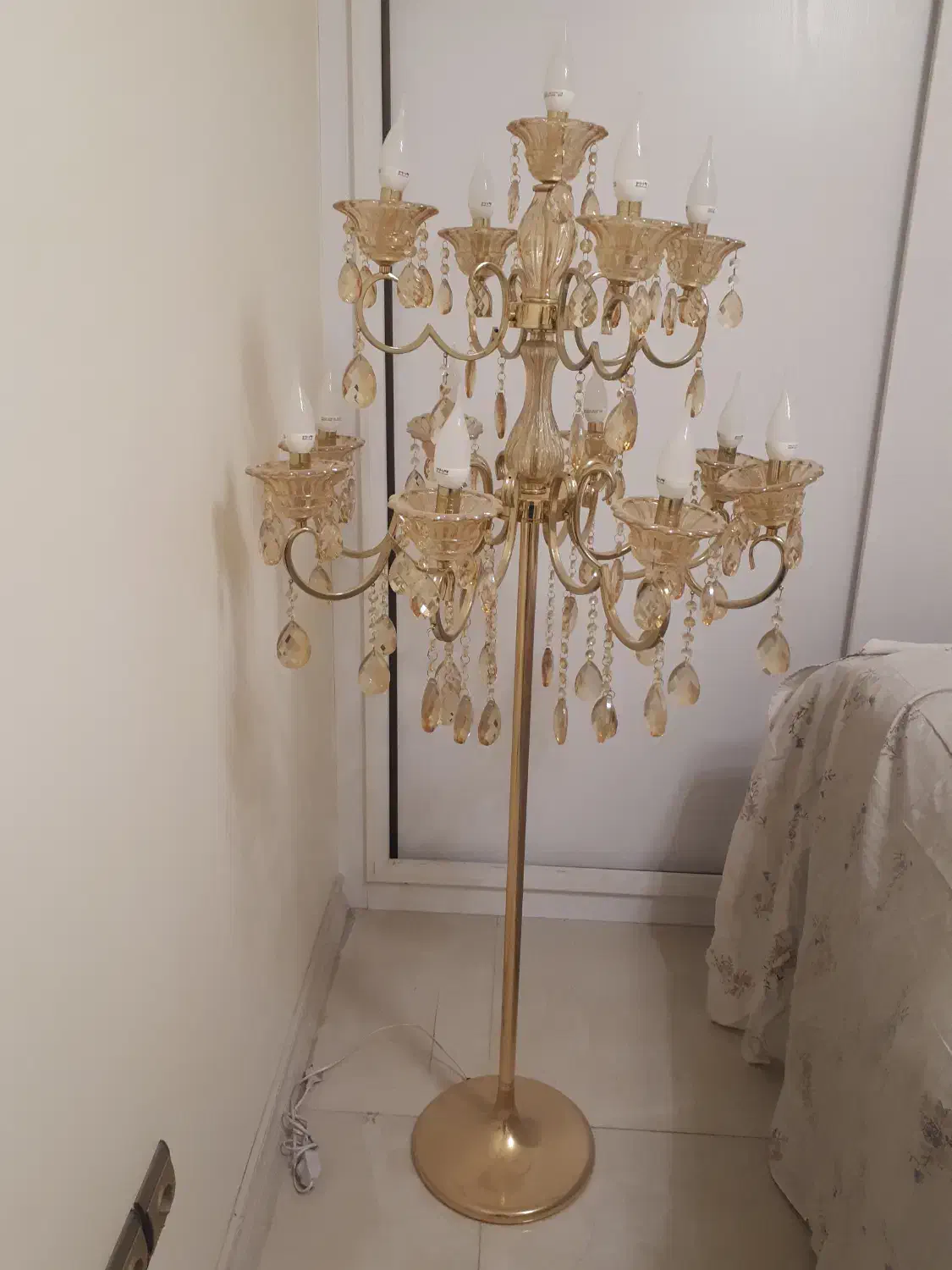 لوستر ایستاده روکش آب طلا|لوستر و چراغ آویز|اصفهان, سعادتآباد|دیوار