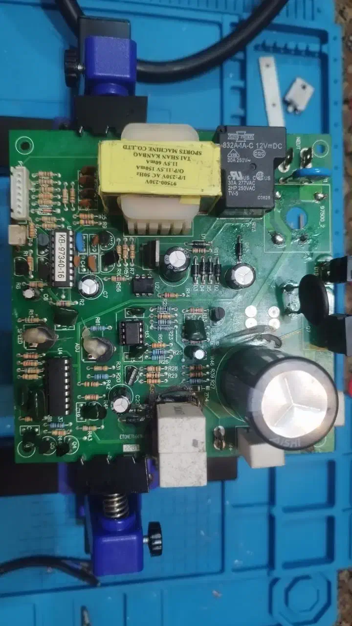 تعمیر تخصصی انواع بردهای الکترونیکی باضمانت کیفیت|خدمات پیشه و مهارت|مرودشت, استادیوم|دیوار