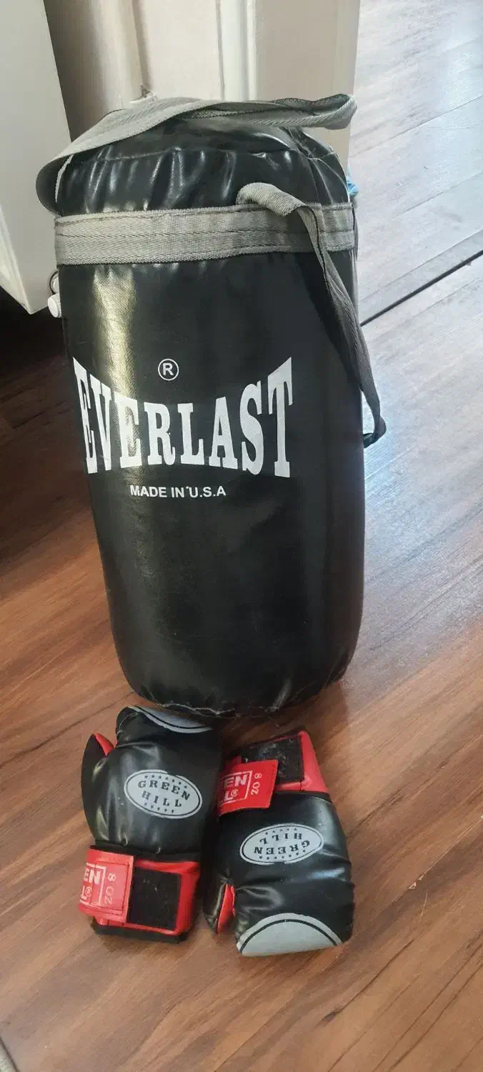 کیسه بوکس همراه دستکش|تجهیزات ورزشی|تهران, دهم فروردین|دیوار