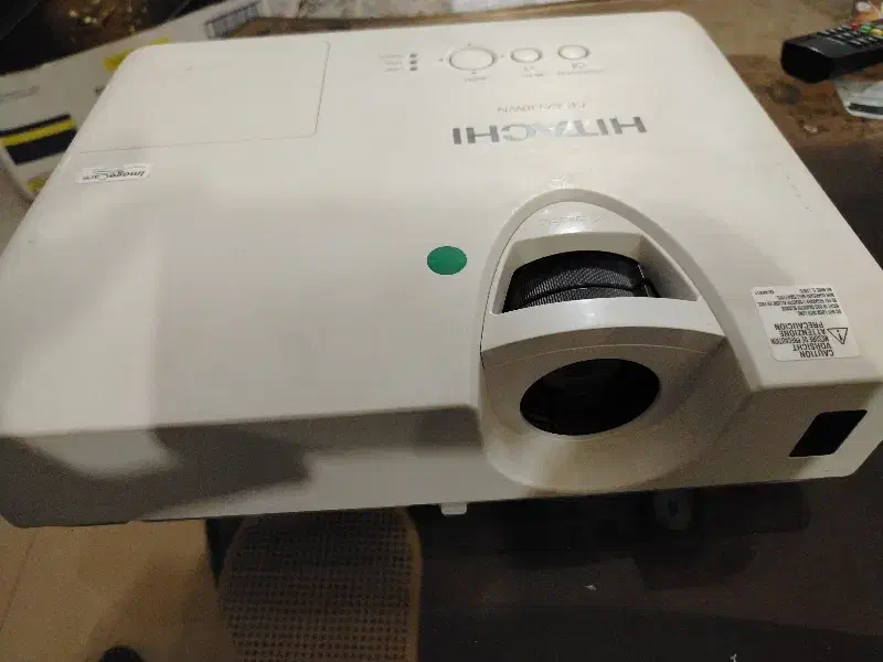 ویدیو پرژکتور هیتاچی|تلویزیون و پروژکتور|اصفهان, مفتح|دیوار