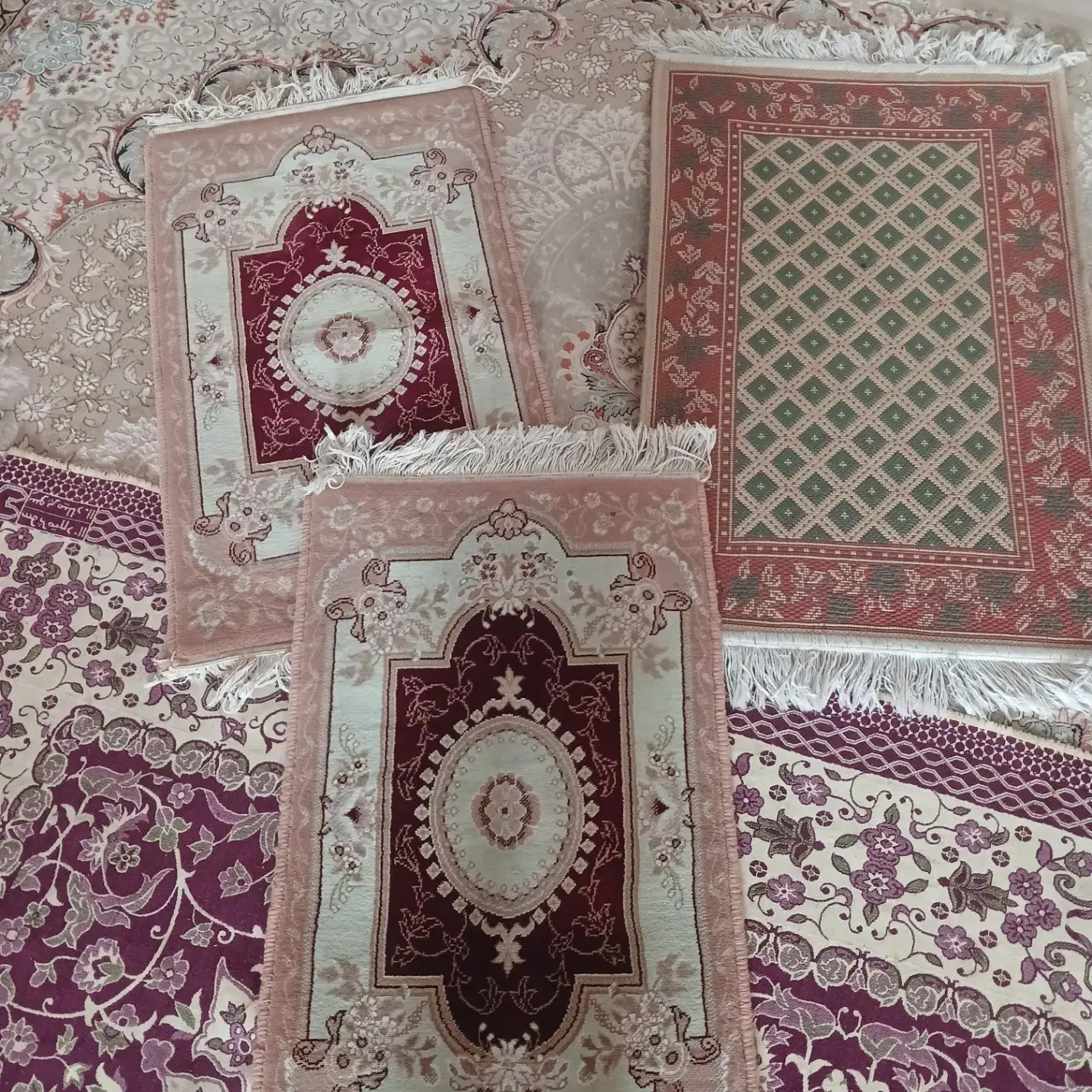 ۳ تا قالیچه در حد نو سالم وتمیز|پادری|قم, سراجه (۱۵ خرداد)|دیوار