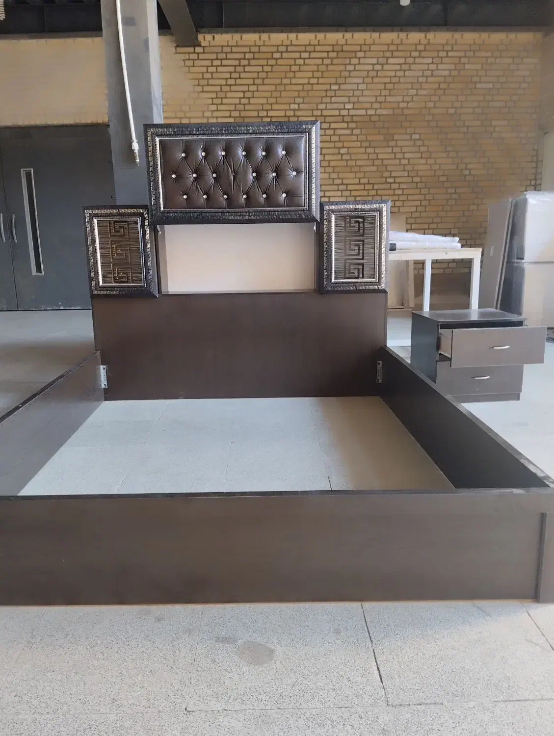 تخت خواب دونفره رنگ ونگه|تخت و سرویس خواب|بومهن, |دیوار