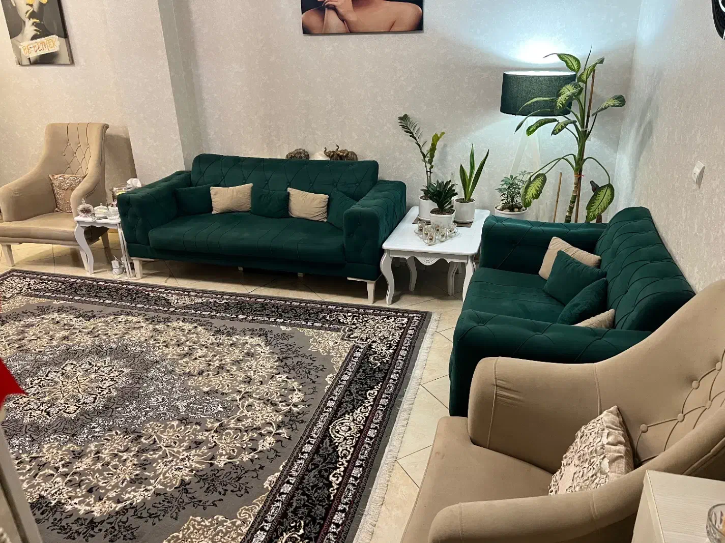 مبل ۷نفره مدل چستر بسیار تمیز و بدون فرو رفتگی|مبلمان خانگی و میز عسلی|قرچک, شهرک طلائیه|دیوار