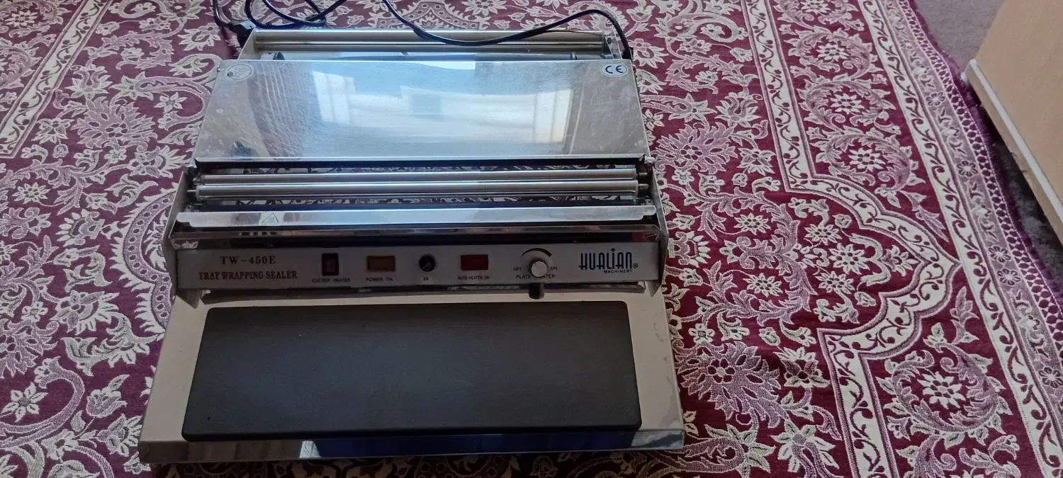 یک عدد دستگاه سلفون کش و یک عدد فن هواکش بزرگ|پنکه و تصفیهکنندهٔ هوا|تبریز, |دیوار