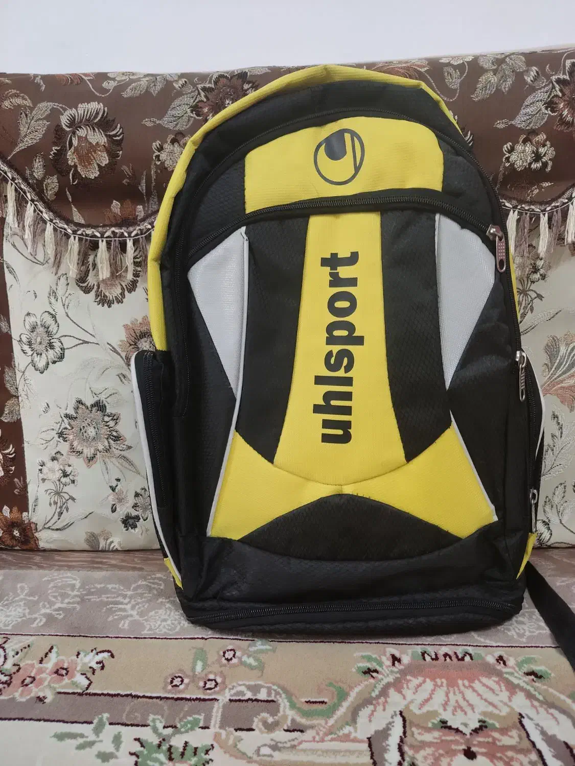 کیف مدرسه|کیف، کفش، کمربند|پرند, فاز ۵|دیوار