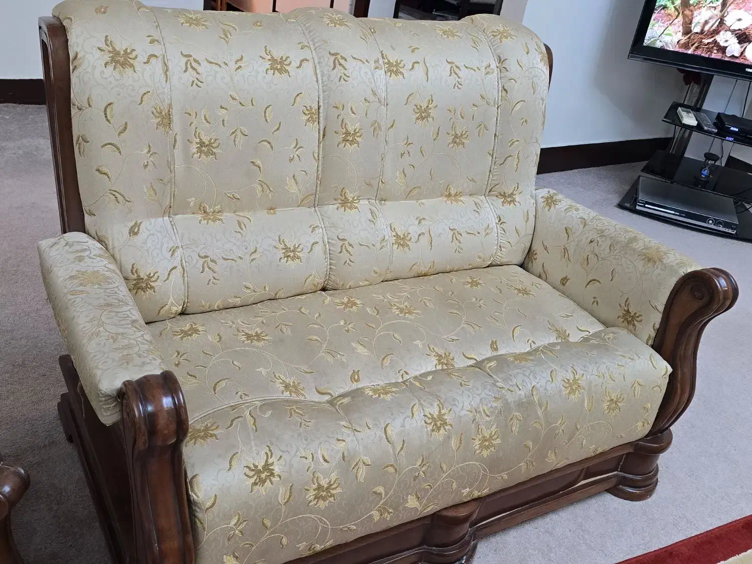 فروش مبل ۷نفره پایه چوبی|مبلمان خانگی و میز عسلی|چمران, |دیوار