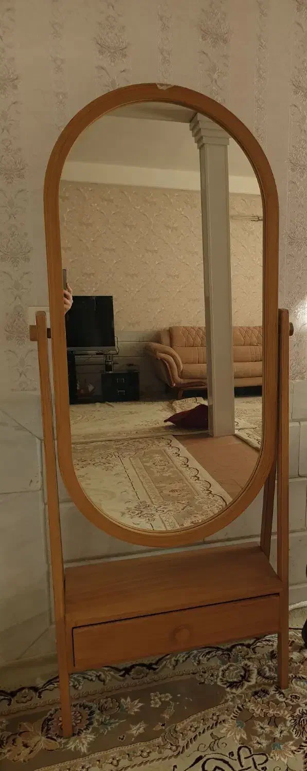 آینه قدی|آینه|تربتحیدریه, اندیشه|دیوار