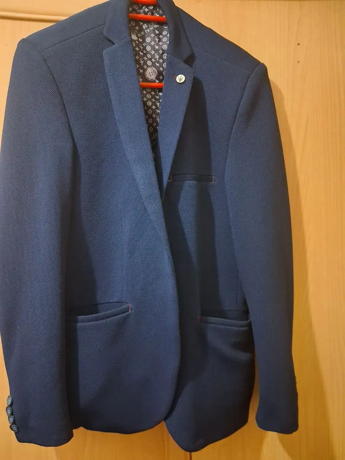 تک کت|لباس|رشت, شهریاران|دیوار