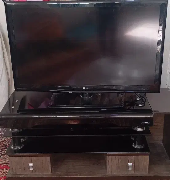 تلویزیون ال جی 42اینچ توضیحات رو حتما بخونید|تلویزیون و پروژکتور|سیرجان, |دیوار