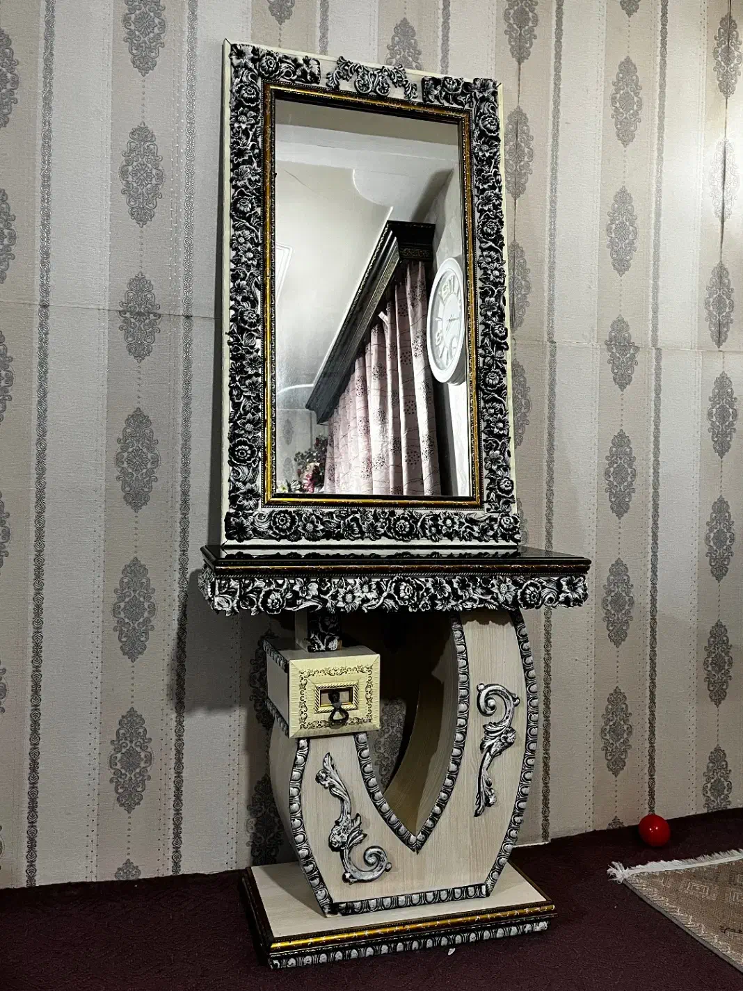 میز و آیینه|آینه|خان ببین, |دیوار