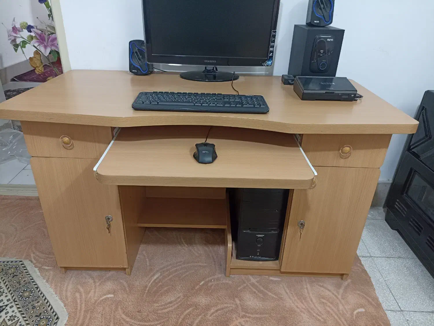 میز کامپیوتر|میز تحریر و کامپیوتر|سبزوار, نواب صفوی|دیوار