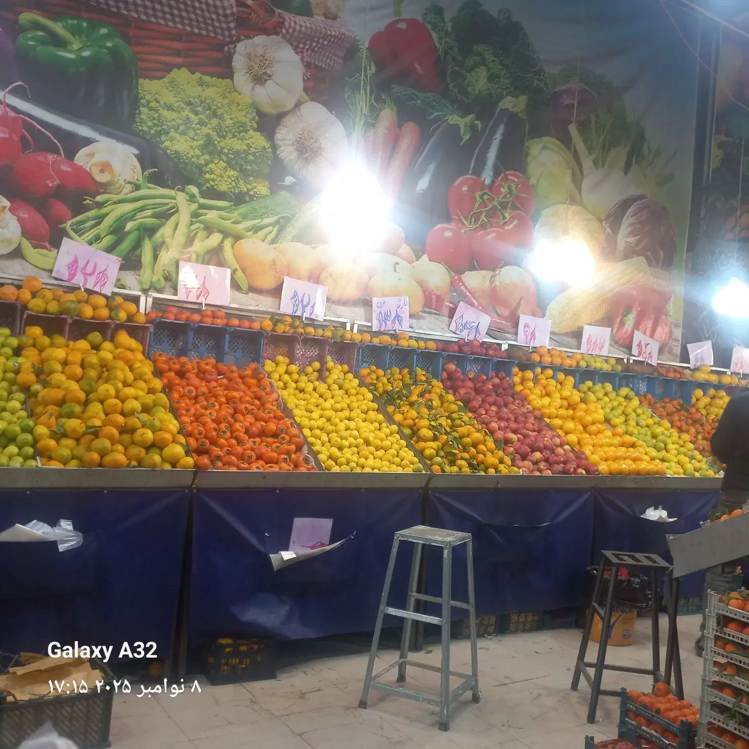 نیروی ساده جهت کار در میوه فروشی|استخدام خدمات فروشگاه و رستوران|کاشان, دشت چال|دیوار