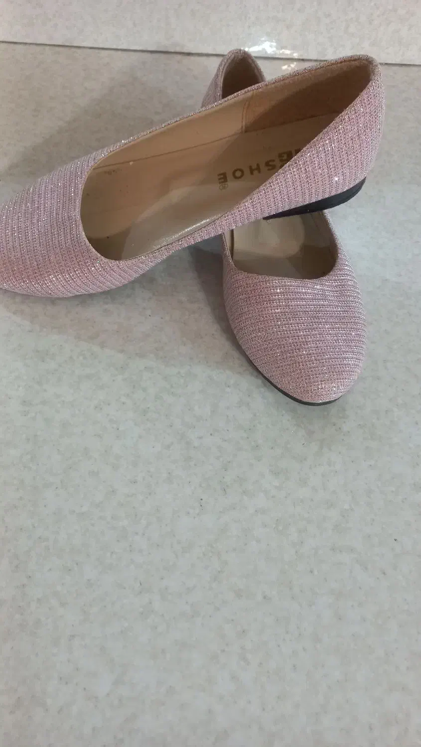 کفش|کیف، کفش، کمربند|اسکو, |دیوار