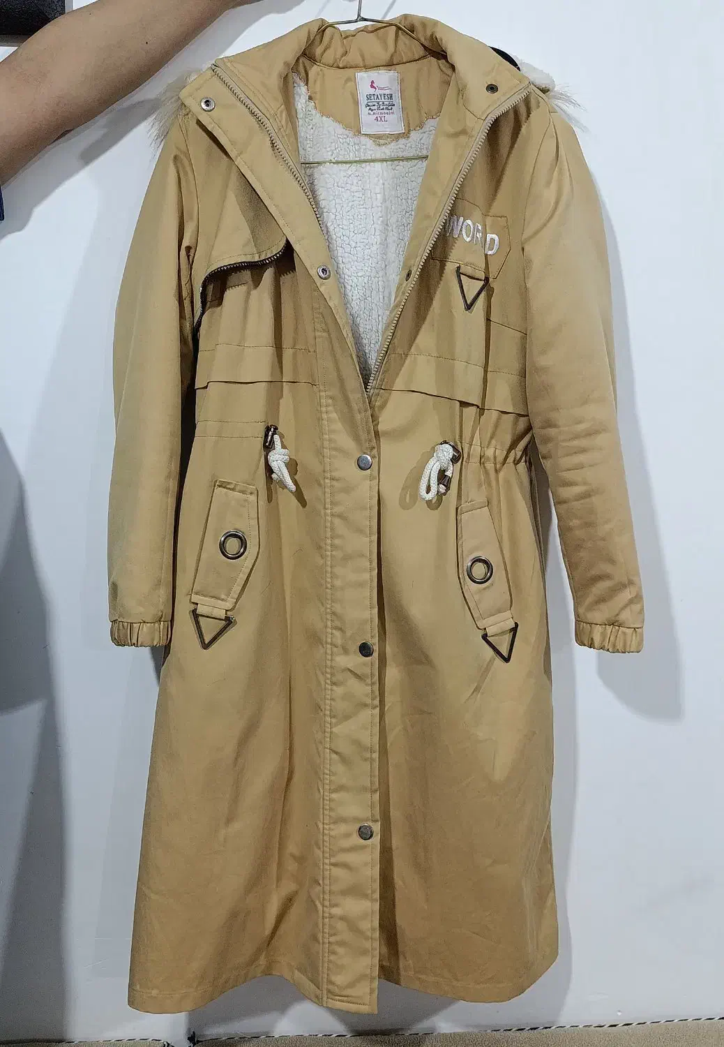 پالتو|لباس|اشتهارد, |دیوار