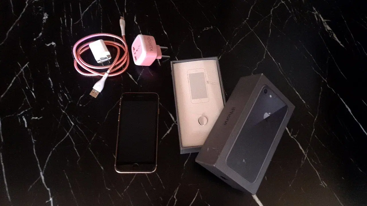 iPhone 8|موبایل|فولادشهر, B4|دیوار