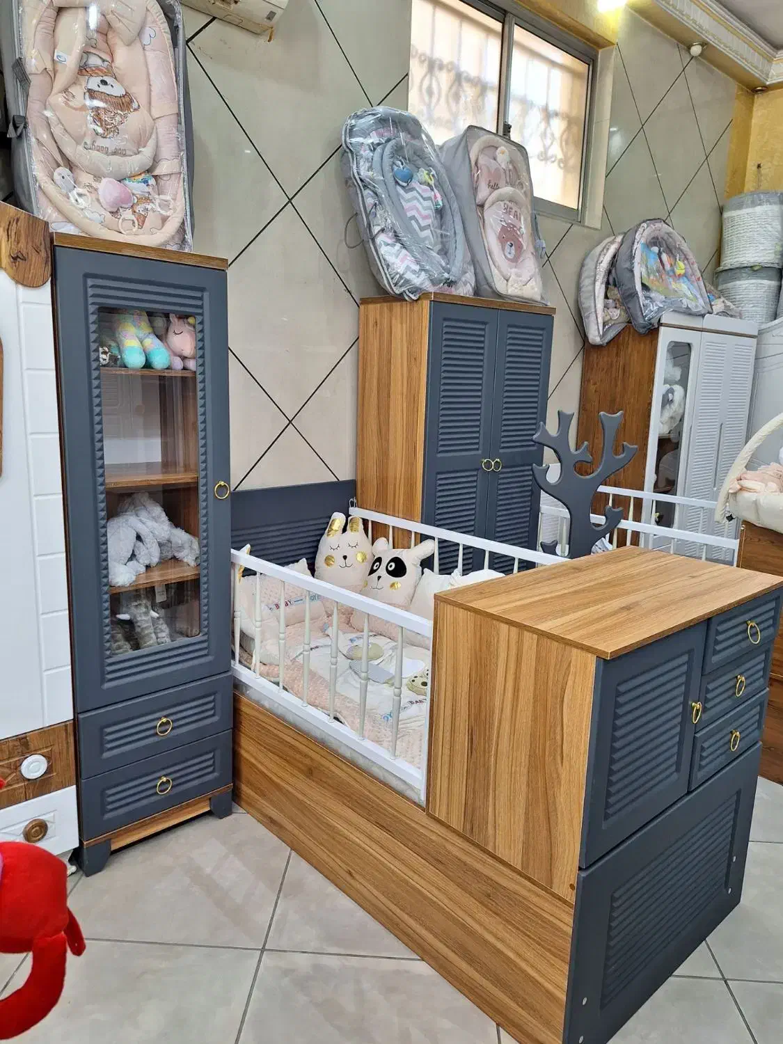 کمد ویترین + تخت دو منظوره زیبا مدل جدید|اسباب و اثاث بچه|اصفهان, منتظرالمهدی|دیوار