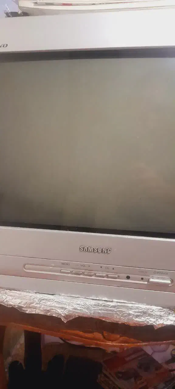 تلویزیون ۱۴ ایج رنگی|تلویزیون و پروژکتور|شیراز, گلکوب|دیوار