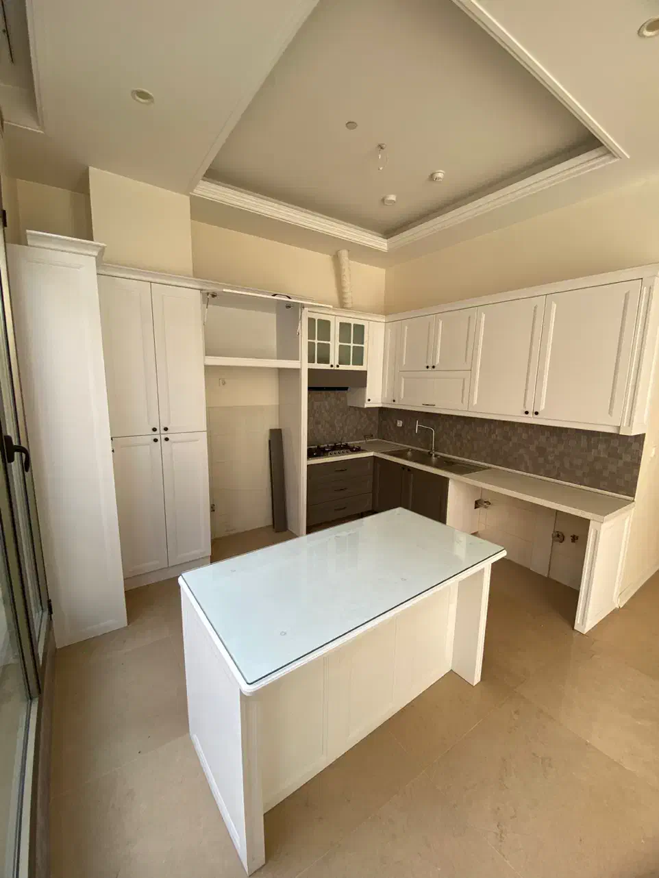 ۱۳۰ متر/۲پارکینگ/جنوبی غرق نور