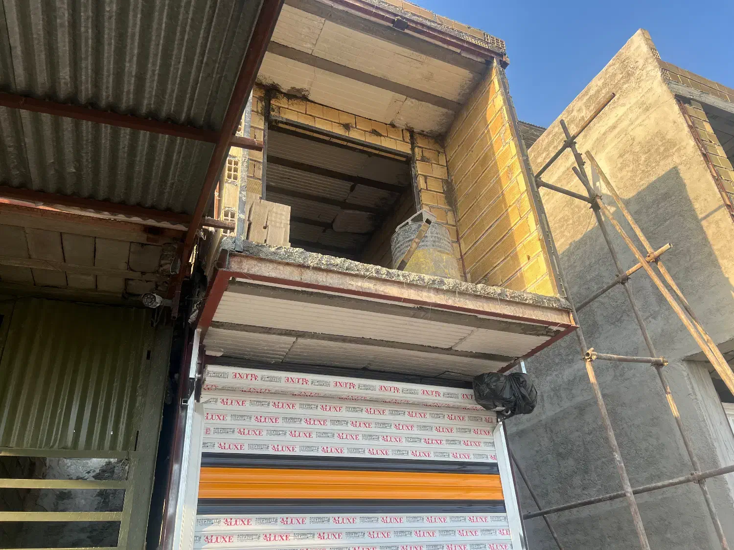 بر جاده اصلی قبل از کبابی کرمی|فروش مغازه و غرفه|دوگنبدان, |دیوار