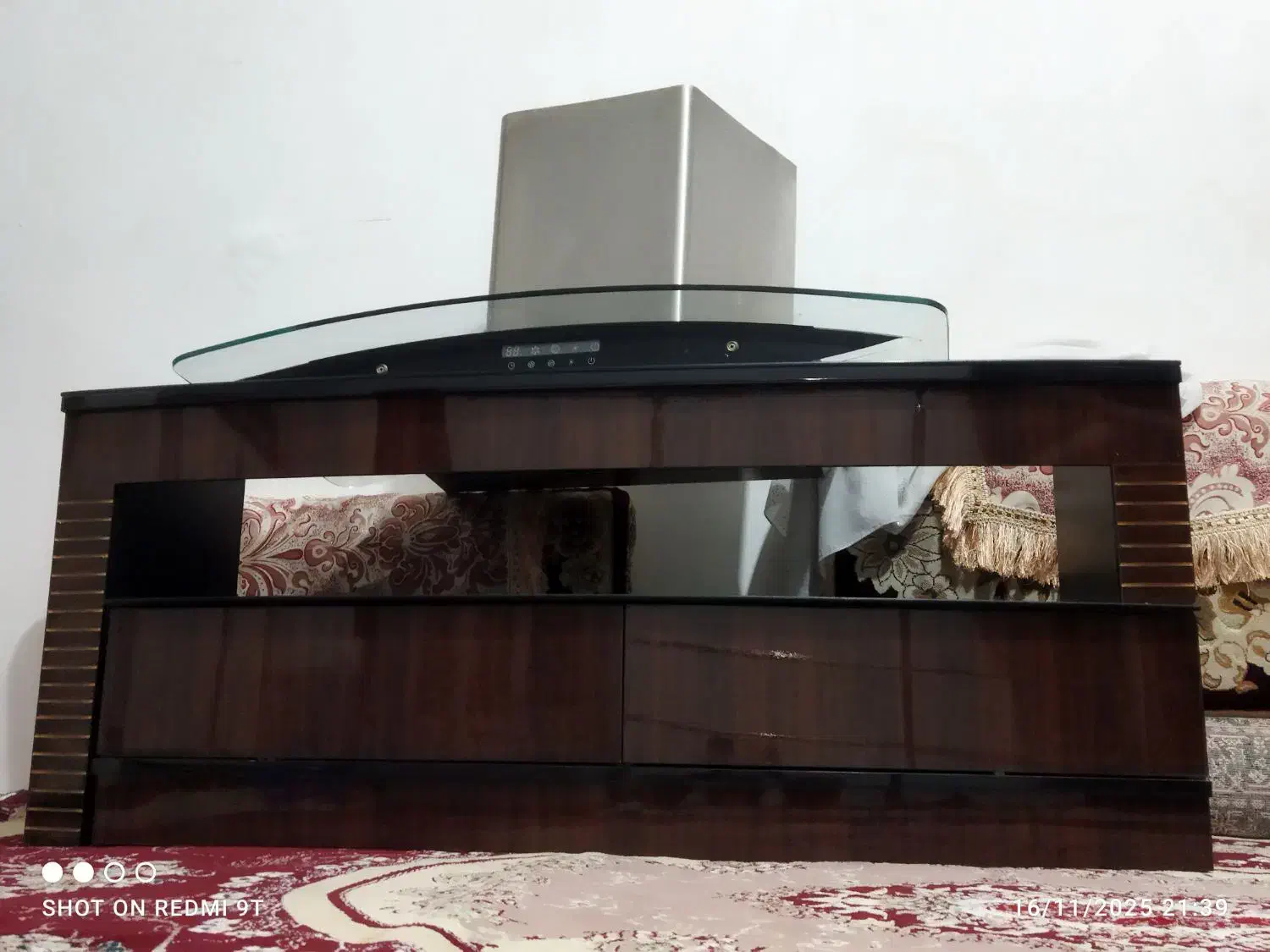 زیر تلویزیون،هود|هود|دهگلان, |دیوار