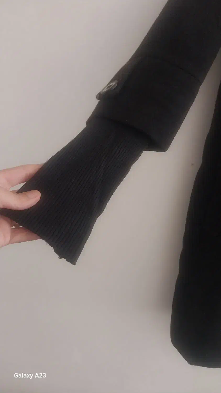 دوعدد پالتو درحدنو|لباس|رباط‌کریم, رباط‌کریم|دیوار