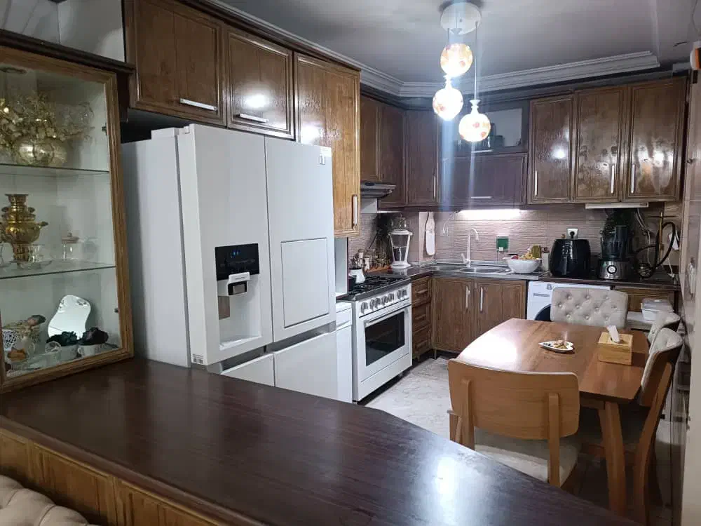 ۱۱۰متر با پارکینگ خ ولی عصر امیریه مختاری