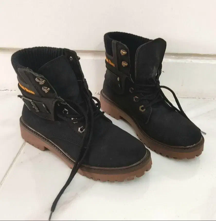 بوت تیمبرلند سایز ۳۷ و چکمه ارتشی سایز ۳۴|کیف، کفش، کمربند|رشت, حسین آباد|دیوار