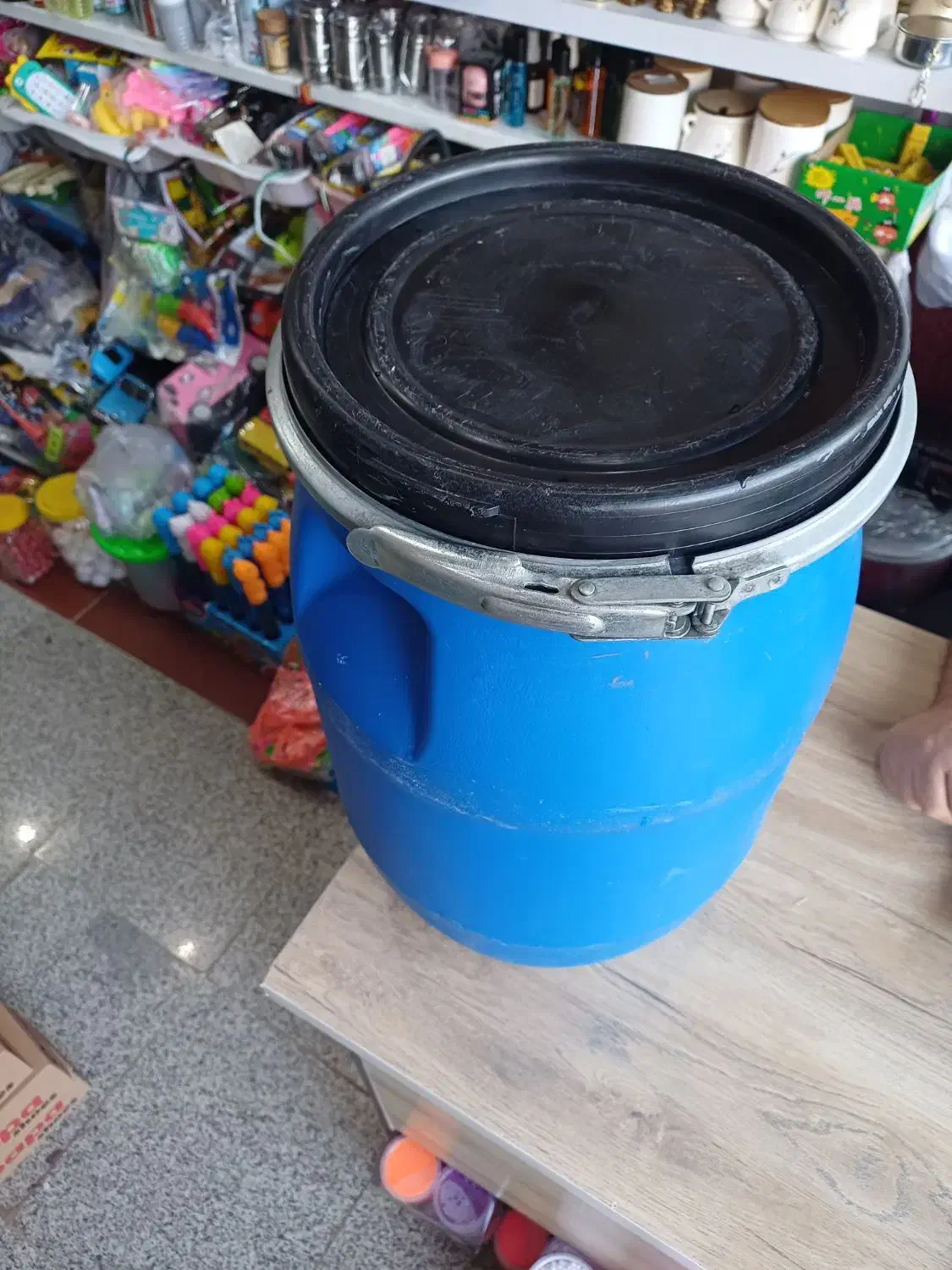 دبه ۳۰ تا۴۰ لیتری|ظروف نگهدارنده، پلاستیکی، یک‌بارمصرف|پاکدشت, حصار امیر|دیوار