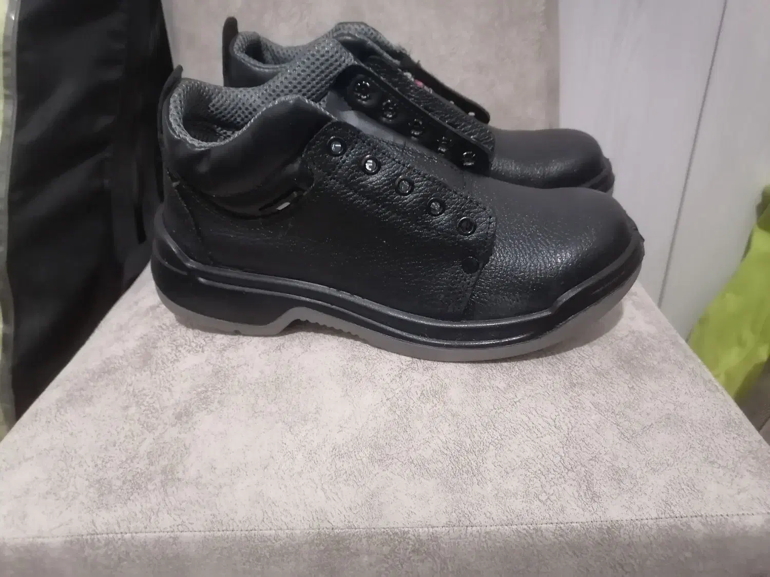 کفش کار|کیف، کفش، کمربند|شاهینشهر, مسکن مهر|دیوار