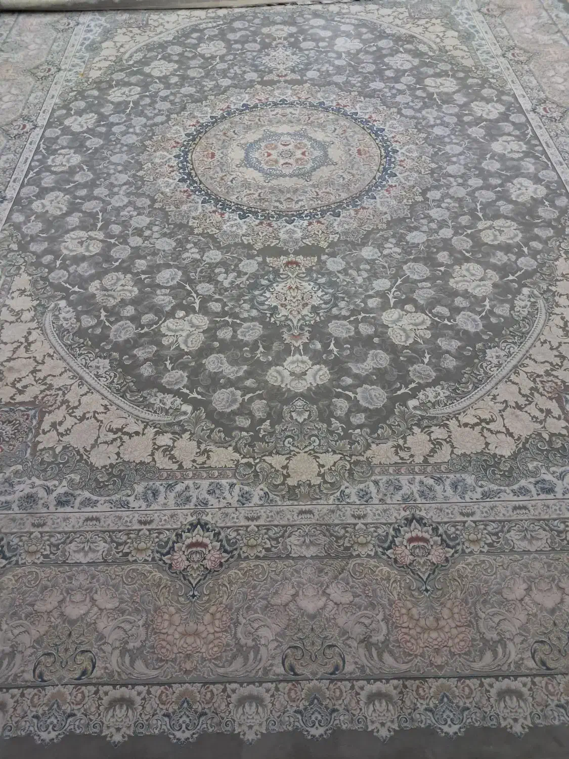 فرش۱۲متری۱۵۰۰شانه۴۵۰۰تراکم طوسی فیلی|فرش|تهران, سجاد|دیوار