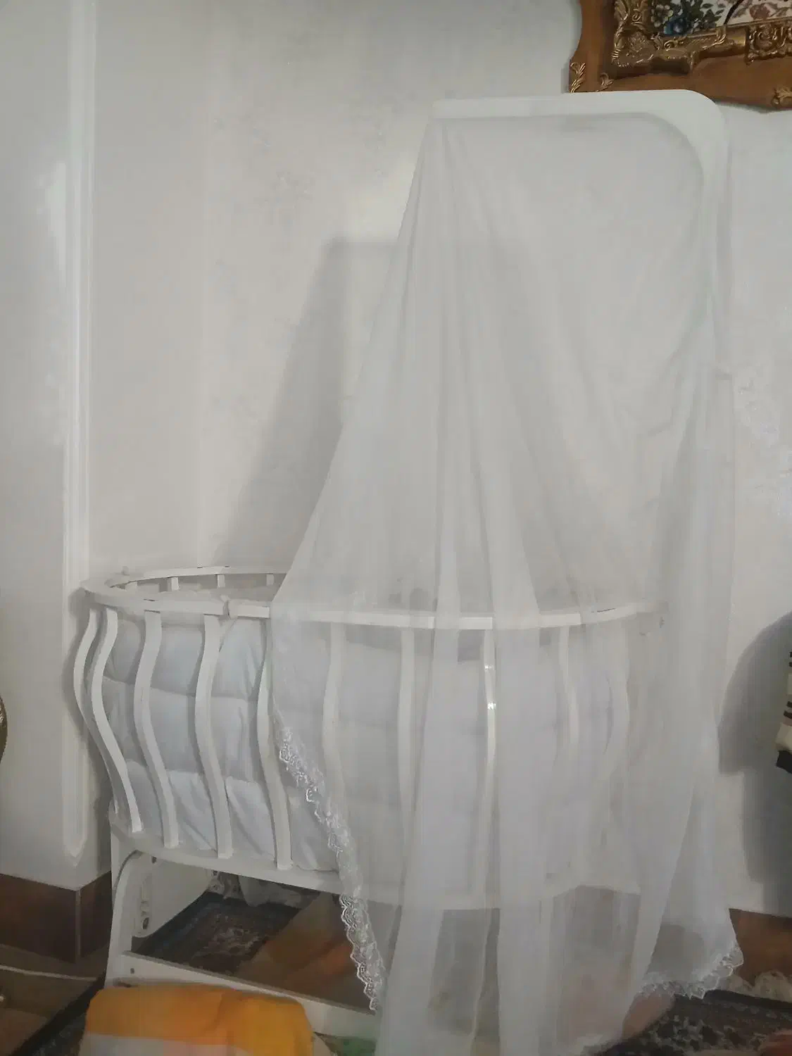 گهواره چوبی سفید وزیبا|تخت و صندلی بچه|محمدیه-قزوین, |دیوار