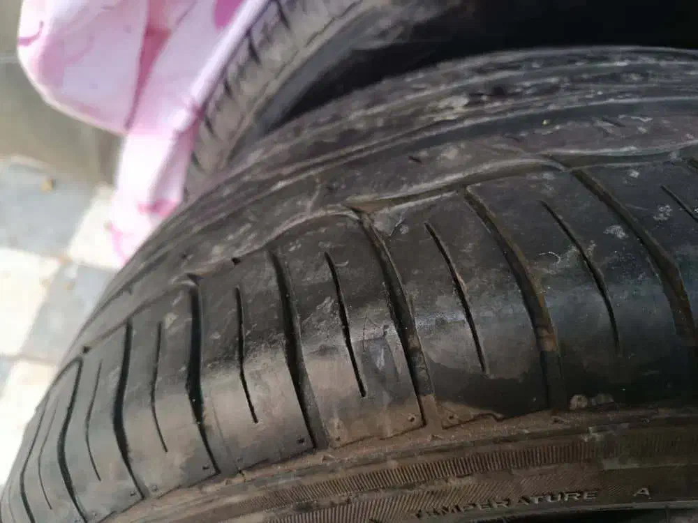 دو حلقه لاستیک ۲۳۵ برای ماشین های آزرا و غیره.|قطعات یدکی و لوازم جانبی|شاهینشهر, فردوسی|دیوار