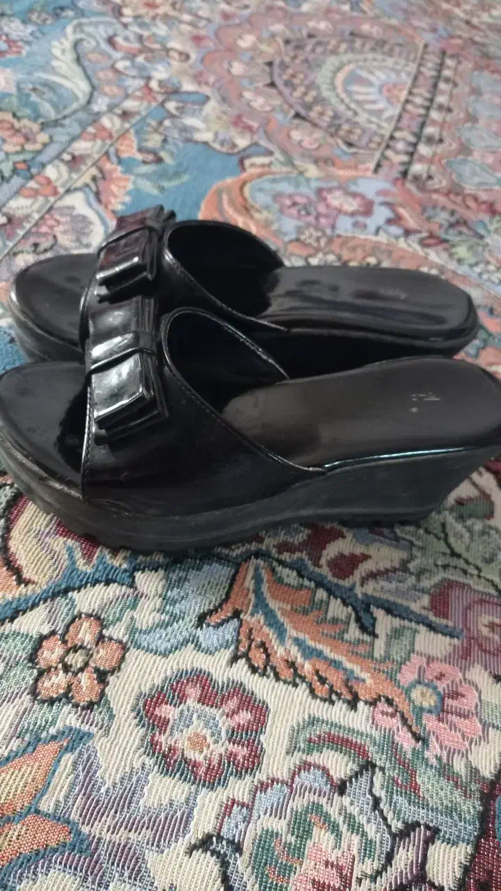 دمپایی|کیف، کفش، کمربند|چاروسا, |دیوار