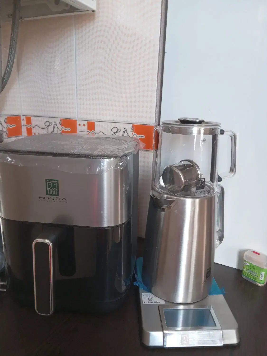 یک دستگاه چای ساز ویک دستگاه سرخ کنhonira|سماور، چایساز، قهوهساز|اراک, |دیوار