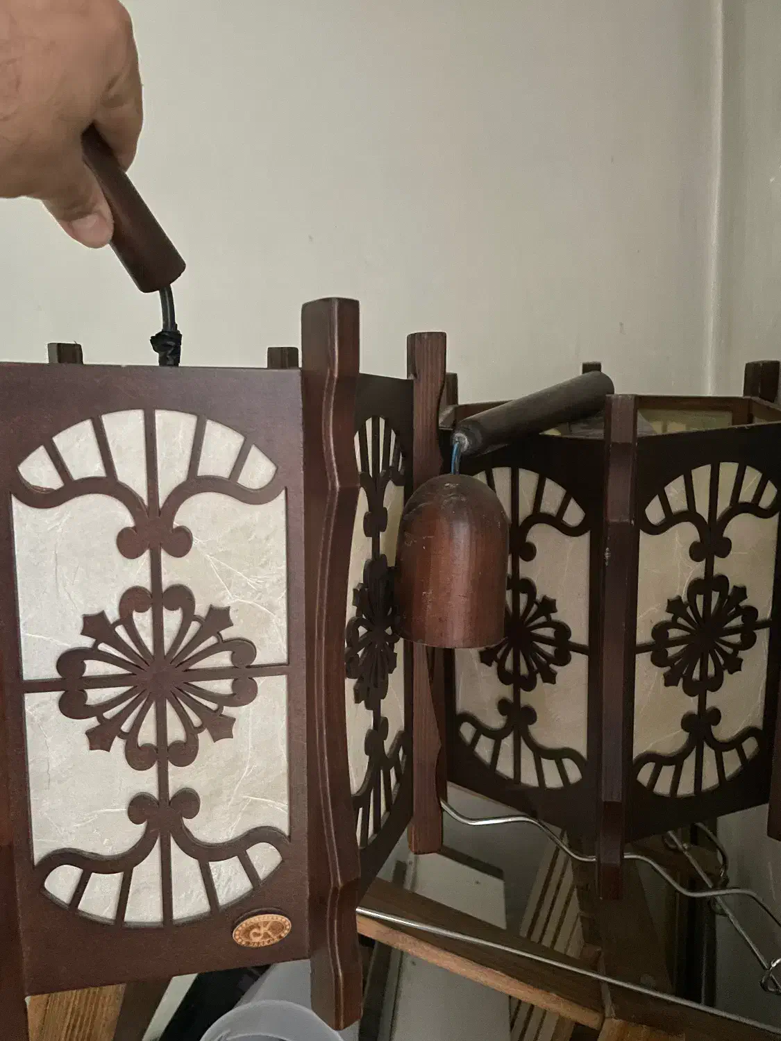 ۲ عدد لوستر چوبی به همراه لامپ|لوستر و چراغ آویز|اسلام‌شهر, شهرک مفیدی|دیوار