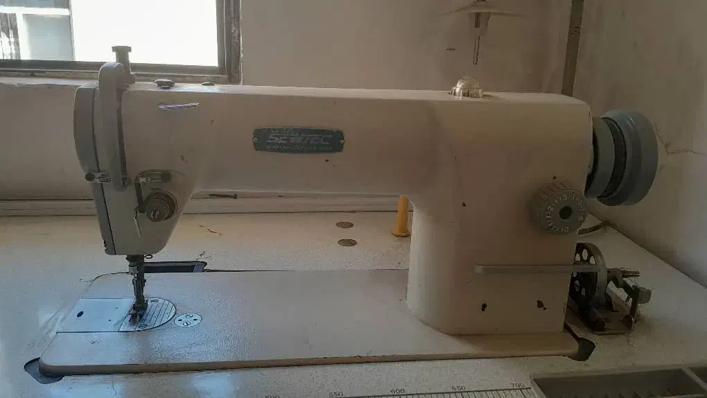 چرخیاطی|چرخ خیاطی و ریسندگی|بومهن, |دیوار