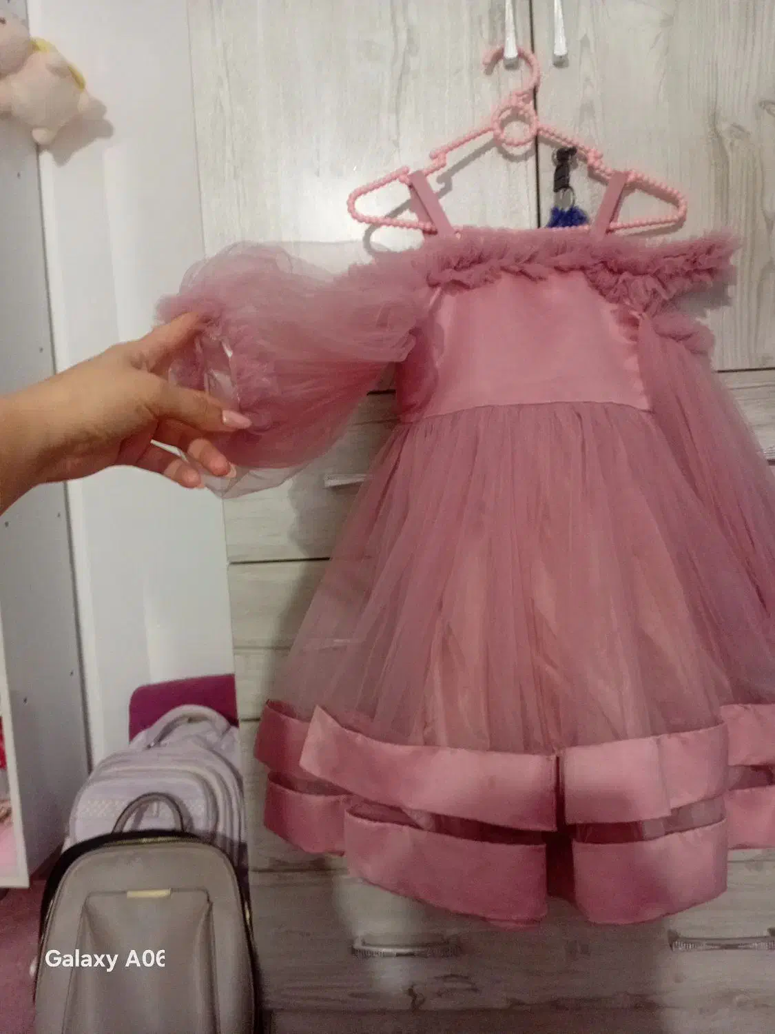 لباس بچگانه|کفش و لباس بچه|چالوس, |دیوار