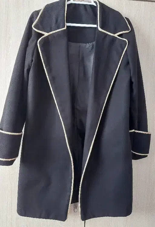 پالتو|لباس|اردبیل, |دیوار