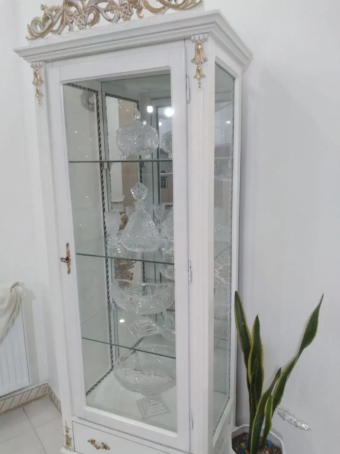 میز جلو مبلی ب همراه عسلی ویک عدد بوفه در حد نو|مبلمان خانگی و میز عسلی|قرچک, میرزائی جنوبی|دیوار