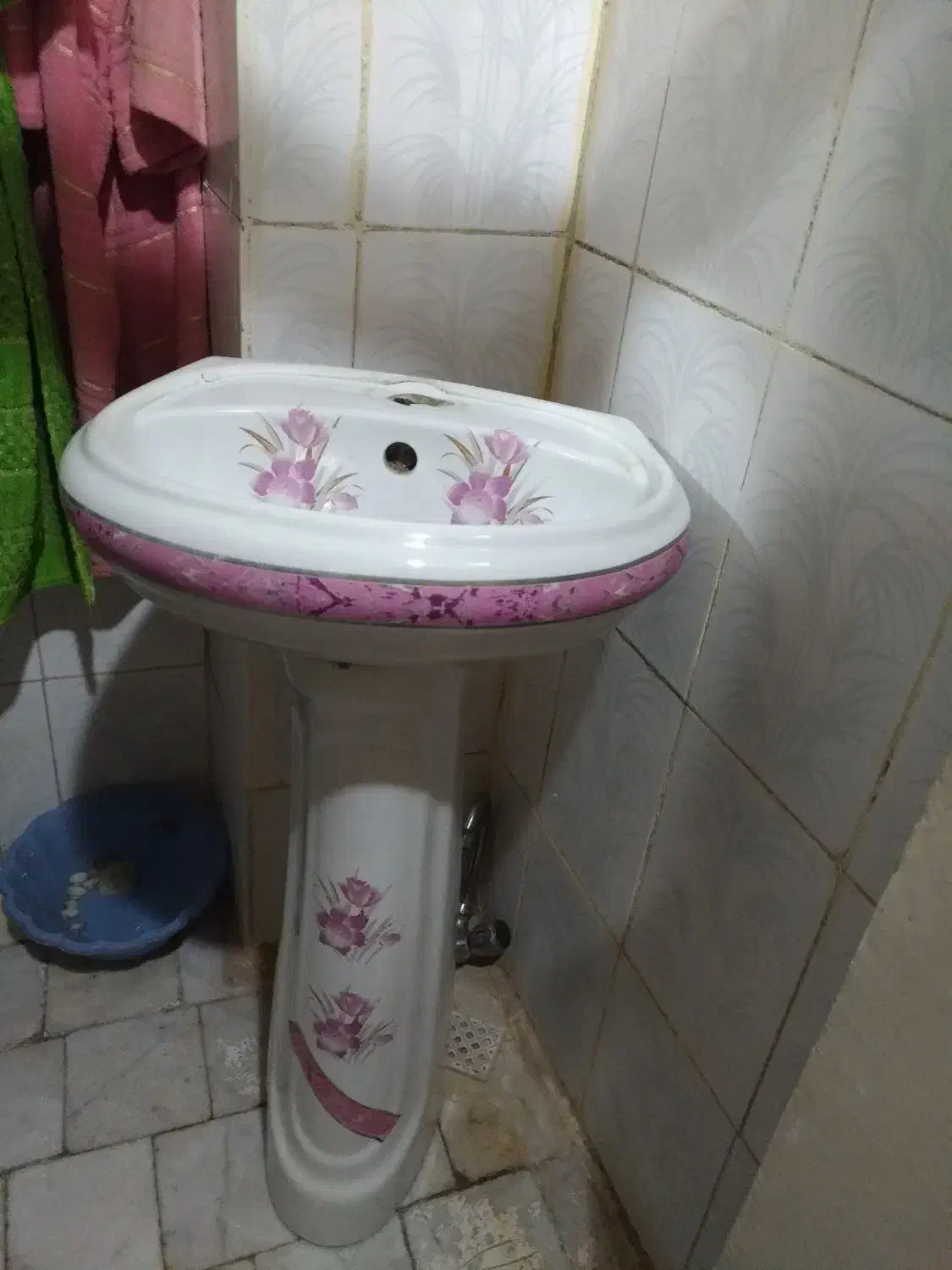 روشویی|لوازم سرویس بهداشتی|ری, علایین|دیوار