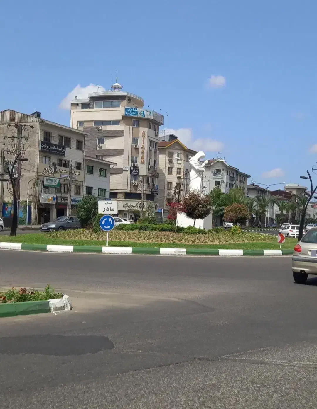 اجاره مغازه ۱۵ متری بر اصلی معلم|اجارهٔ مغازه و غرفه|رشت, معلم|دیوار