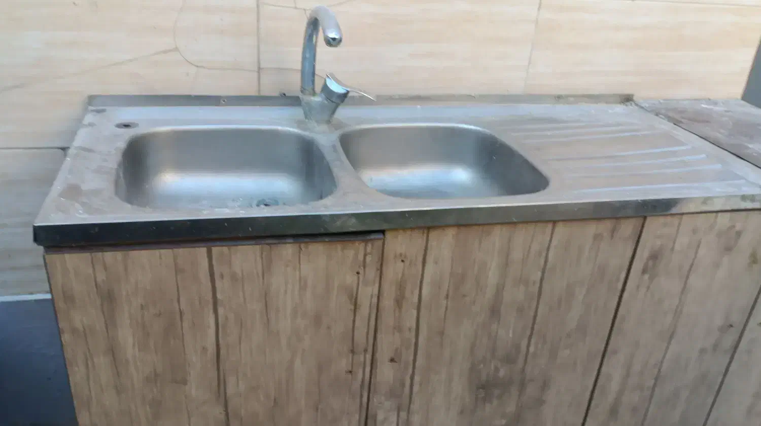 سینک ظرفشویی وهود|آب‌چکان و نظم‌دهنده ظروف|صدرا-فارس, فاز ۱|دیوار