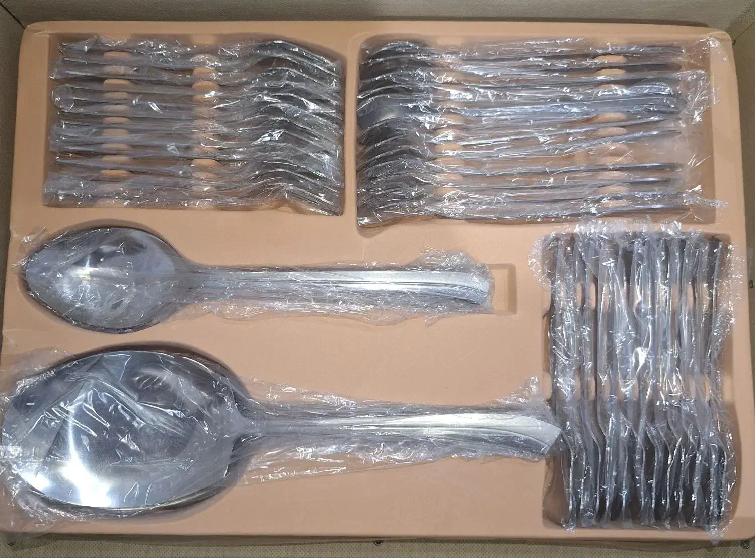 سرویس قاشق و چنگال کامل 128 پارچه 24 نفره|ظروف سرو و پذیرایی|تهران, شوش (باغ آذری)|دیوار