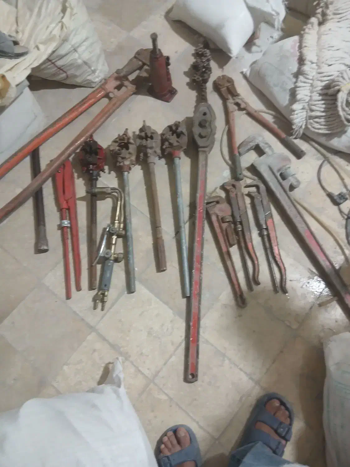 چند عدد اچار شلاقی و هدیده دستی|ابزارآلات|قدس, شهر‌قدس|دیوار